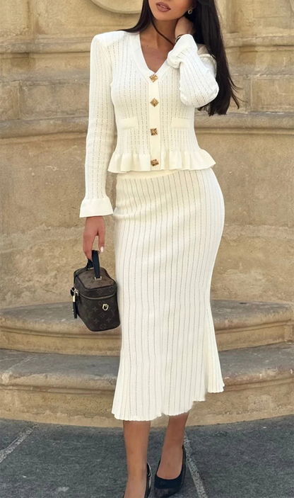 Elegante conjunto de dos piezas con escote en V, manga larga, botones y volantes de cola de pez