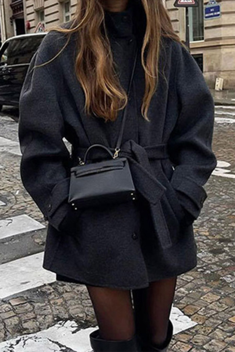 Prendas de abrigo informales con botones y cordones, cuello mandarín grueso