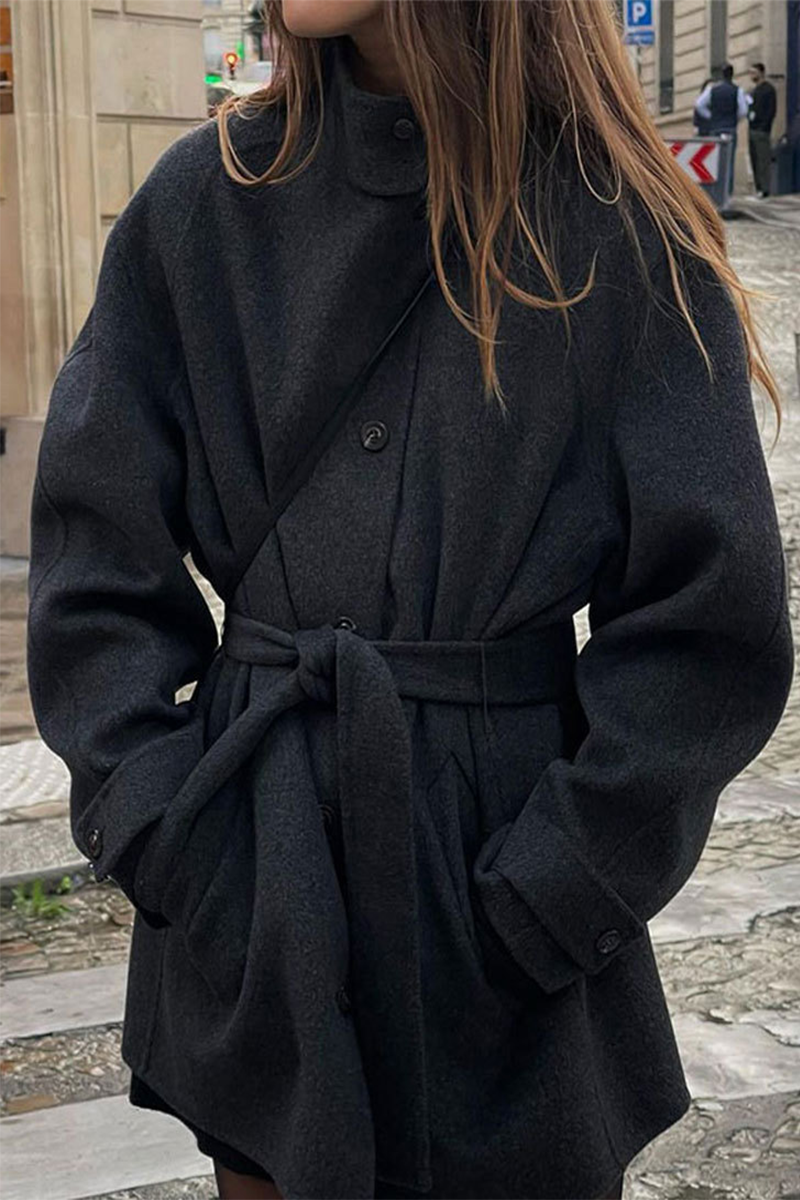 Prendas de abrigo informales con botones y cordones, cuello mandarín grueso
