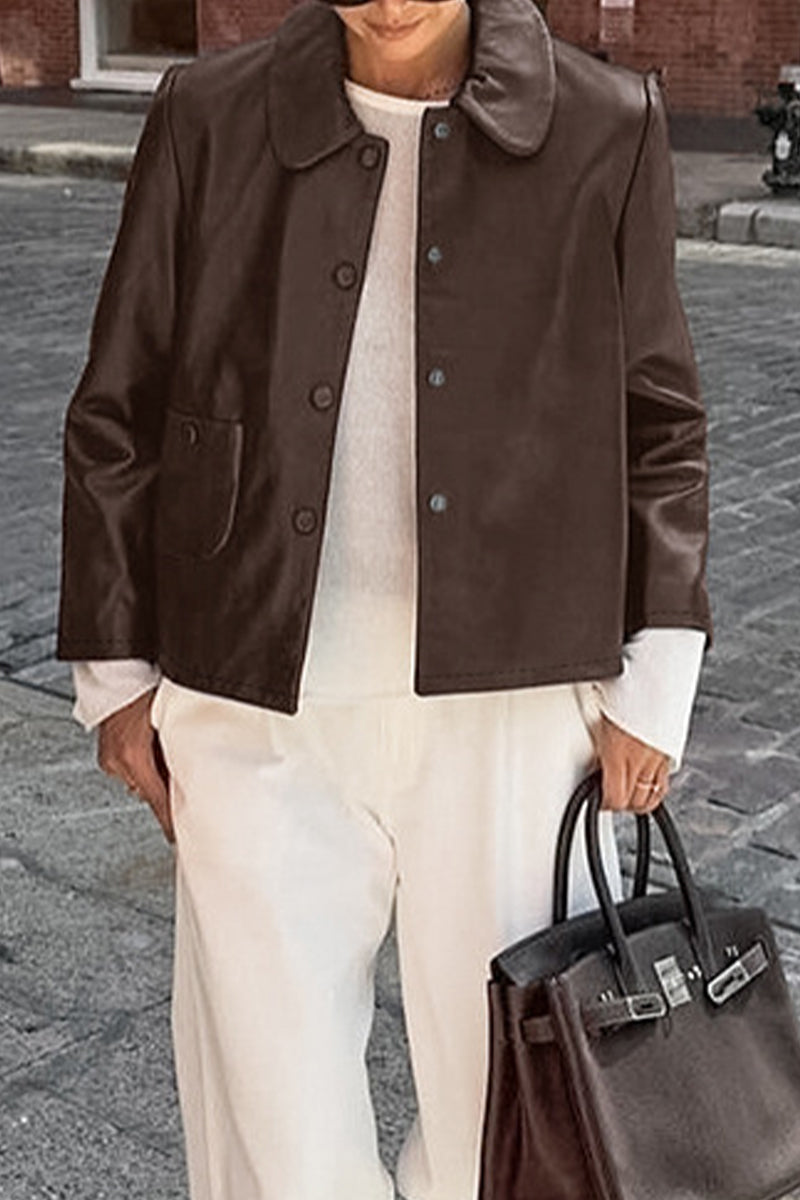 Prendas de abrigo con cuello vuelto, botones y bolsillos de color liso