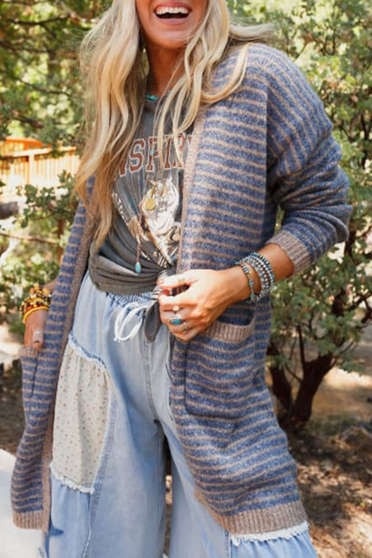 Prenda exterior informal de cuello tipo cárdigan con tejido de rayas y bolsillos en contraste