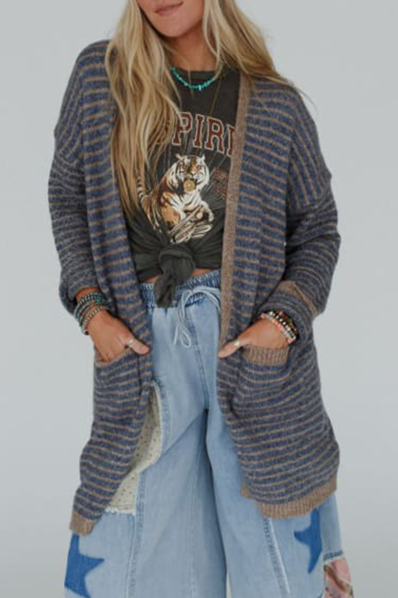 Prenda exterior informal de cuello tipo cárdigan con tejido de rayas y bolsillos en contraste