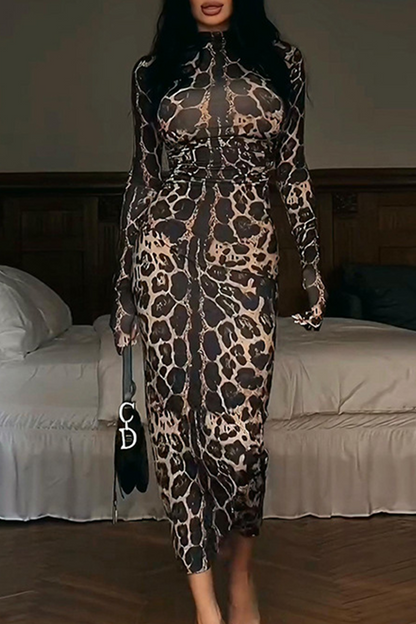 Vestido sexy de cuello alto con falda de un solo paso y estampado de piel de serpiente a rayas en contraste