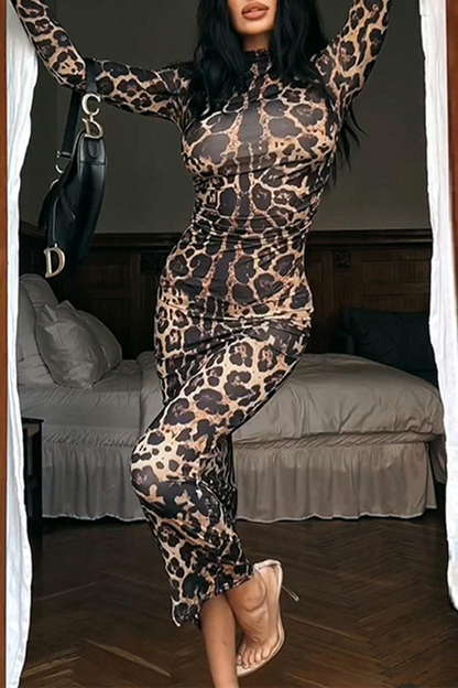 Vestido sexy de cuello alto con falda de un solo paso y estampado de piel de serpiente a rayas en contraste