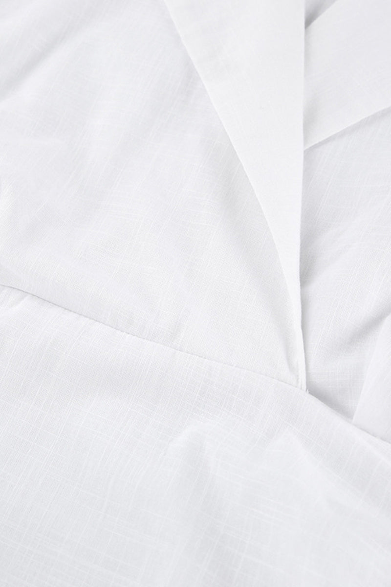 Elegante vestido con falda cruzada, cuello vuelto y volantes fruncidos