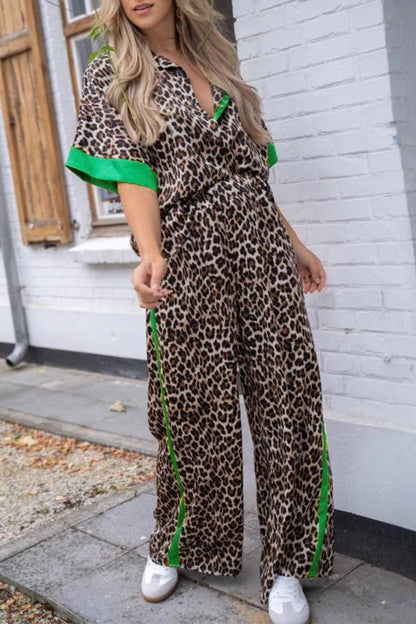 Conjunto informal de dos piezas con cuello vuelto, manga corta y estampado de leopardo (3 colores)