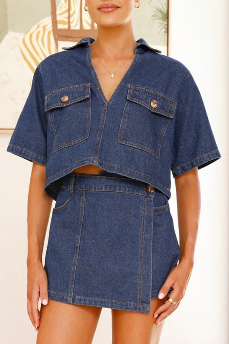 Conjunto informal de dos piezas con cuello en V irregular, manga corta y bolsillo callejero