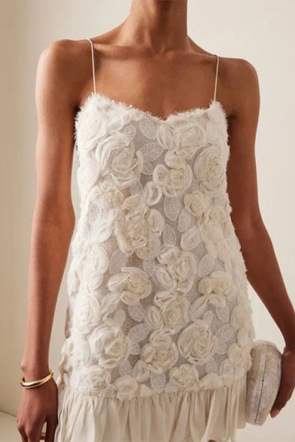 Elegantes vestidos de tirantes con escote en U y forma de flor