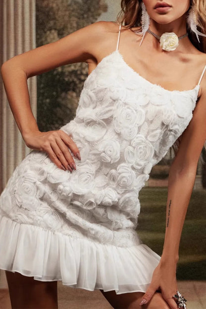 Elegantes vestidos de tirantes con escote en U y forma de flor