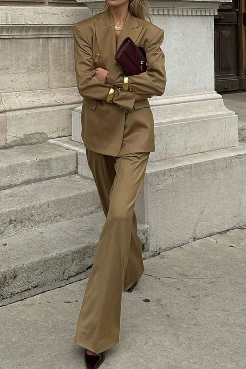 Conjunto informal de dos piezas con botones, cuello vuelto y manga larga