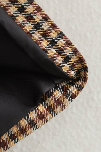 Prendas de abrigo informales con cuello vuelto, botones y patchwork en contraste a cuadros