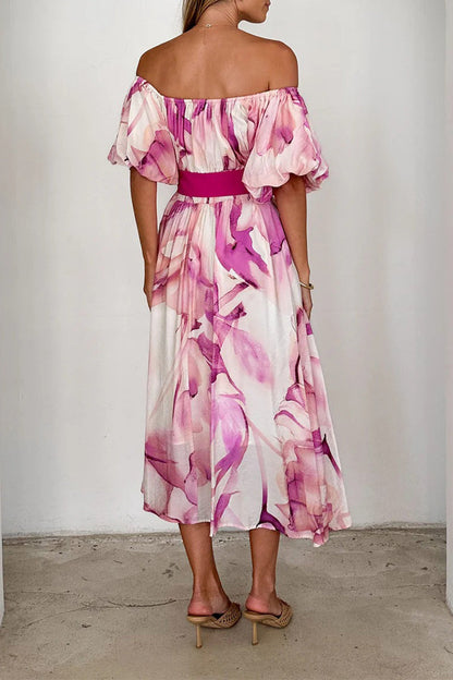 Elegante vestido de corte A con hombros descubiertos, encaje y estampado floral