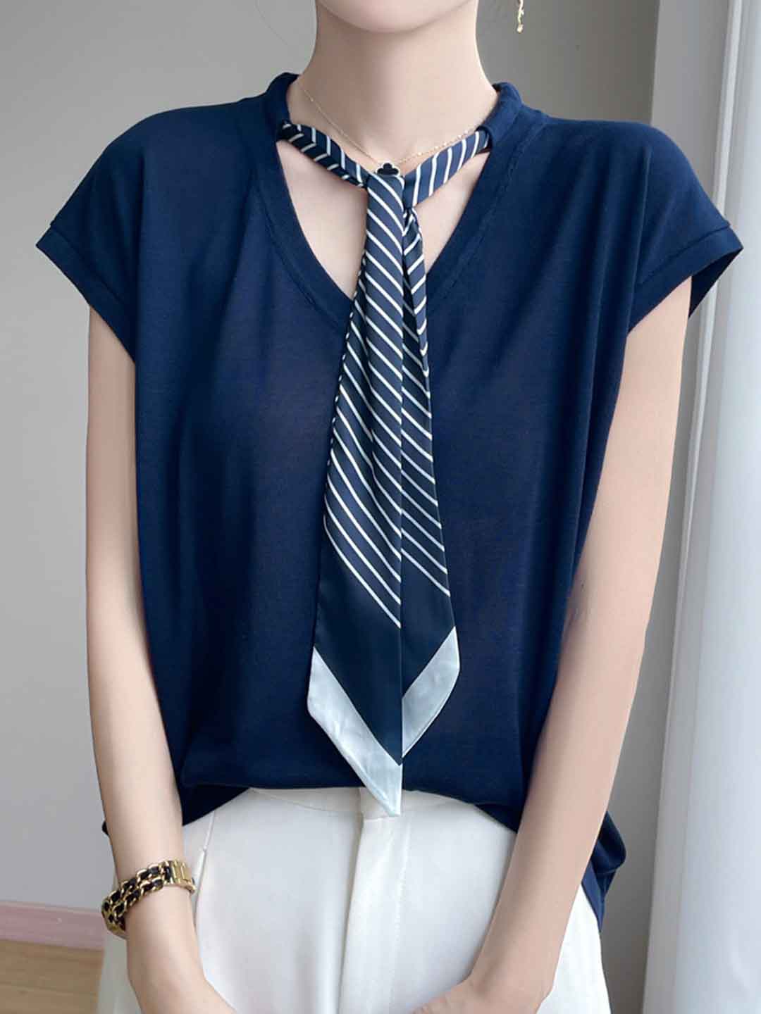 Valeria Loose V-Neck Solid Color Knitted Top