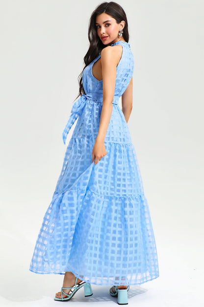 Vestido largo con cuello halter y cordones 