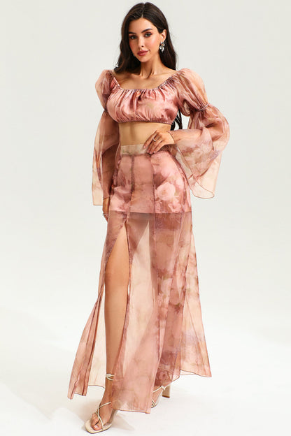 Conjunto de top fruncido con mangas acampanadas y falda larga con abertura floral 