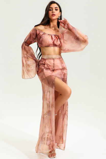 Conjunto de top fruncido con mangas acampanadas y falda larga con abertura floral 