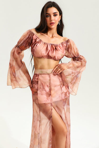 Conjunto de top fruncido con mangas acampanadas y falda larga con abertura floral 