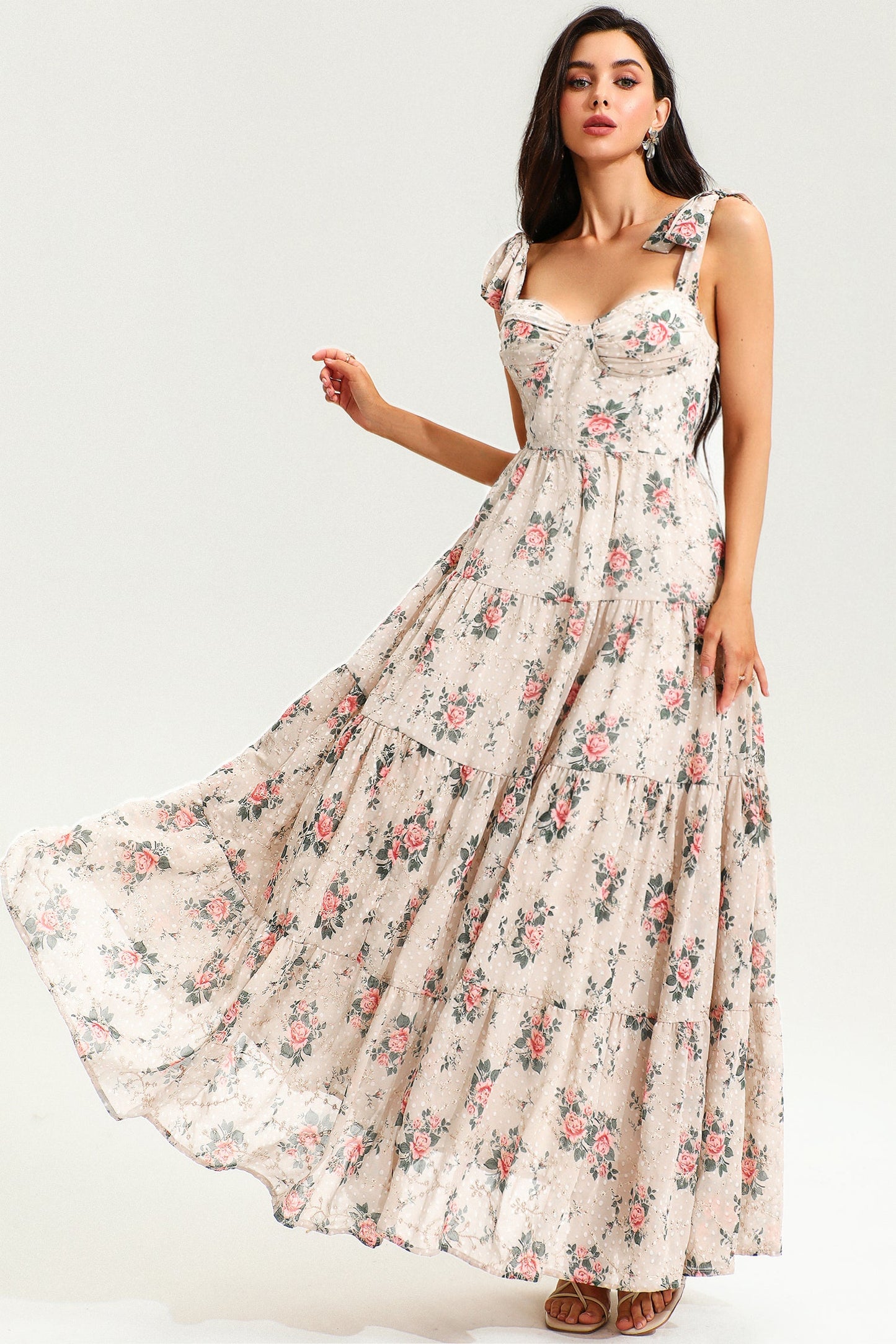 Vestido largo beige con encaje, espalda descubierta y corsé floral 