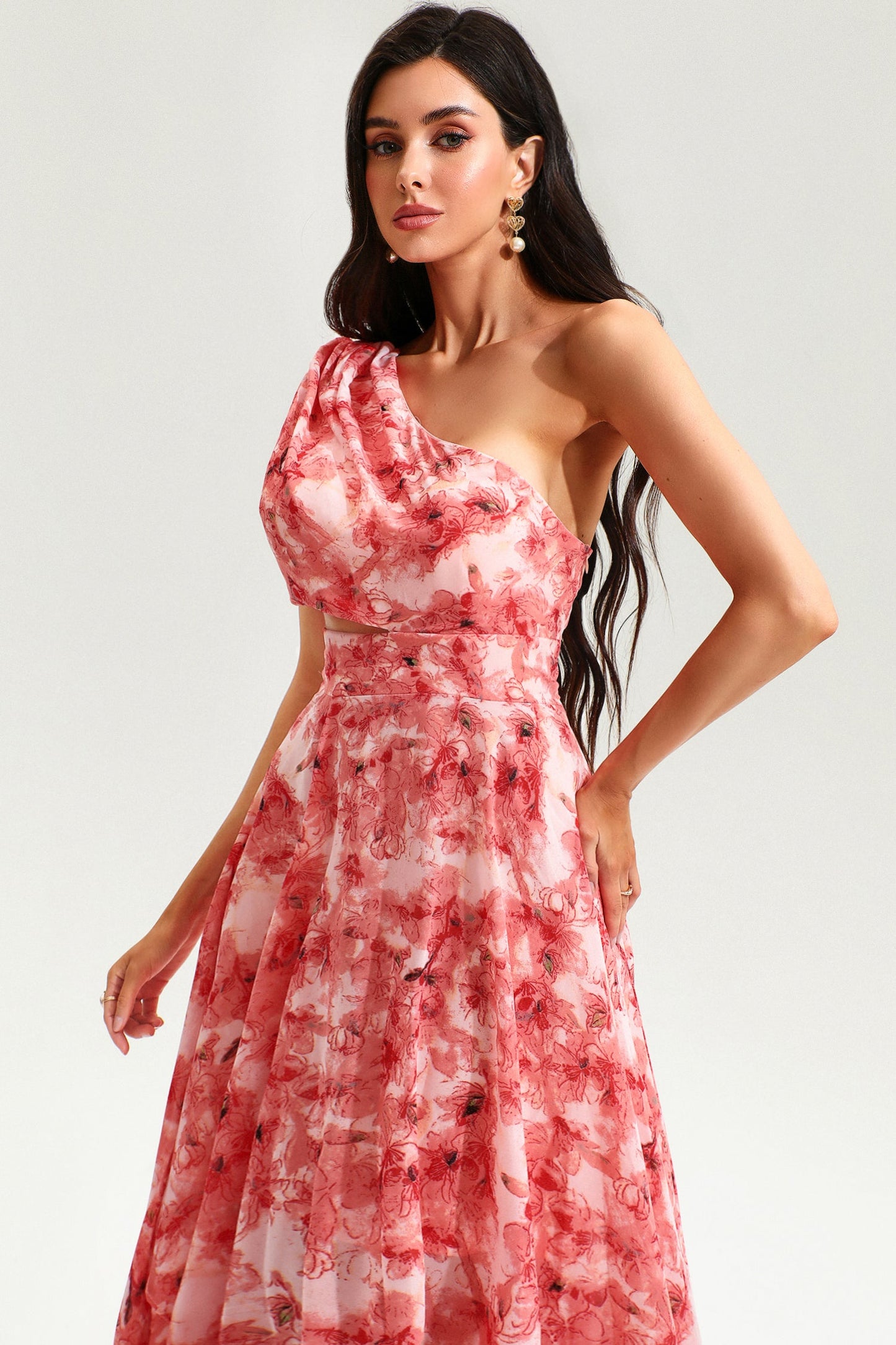 Vestido largo floral con abertura en un hombro 