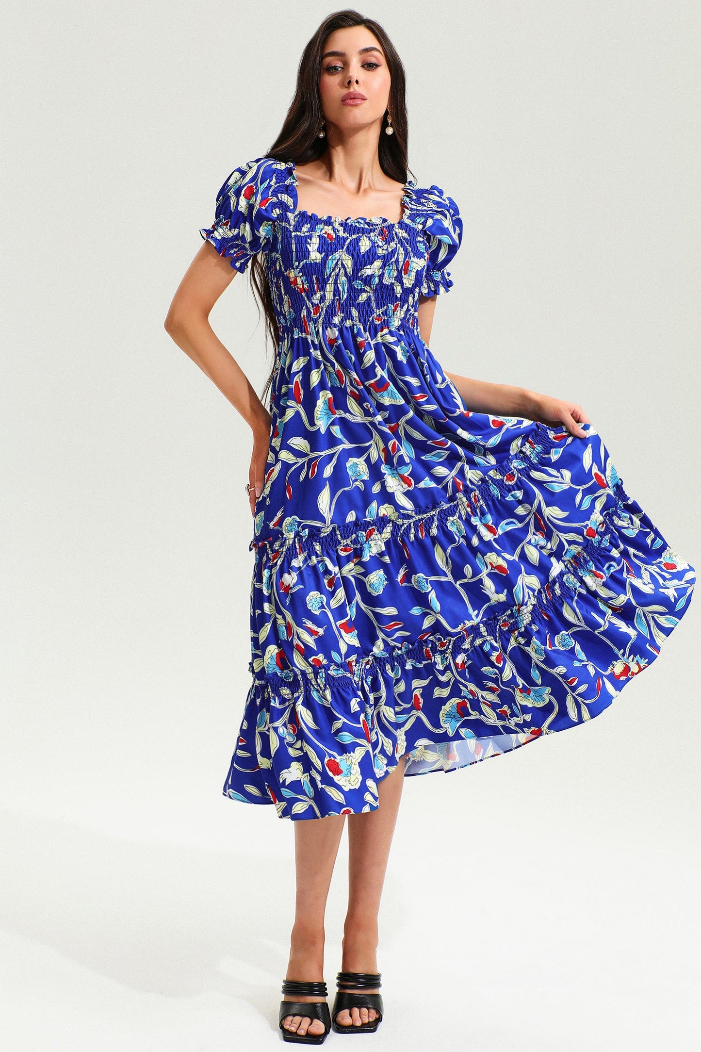 Vestido midi de manga corta con cuello cuadrado y estampado botánico 