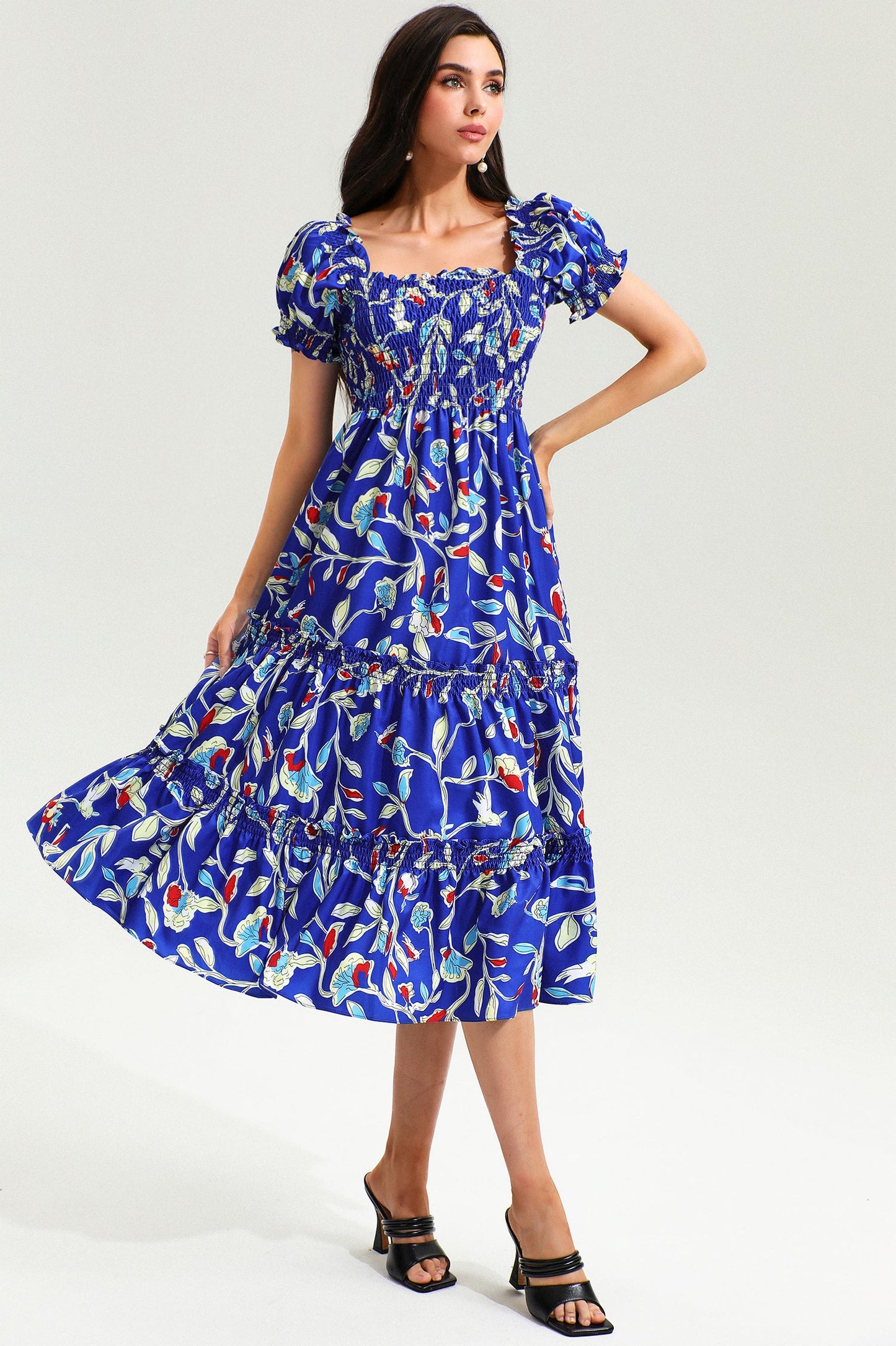 Vestido midi de manga corta con cuello cuadrado y estampado botánico 