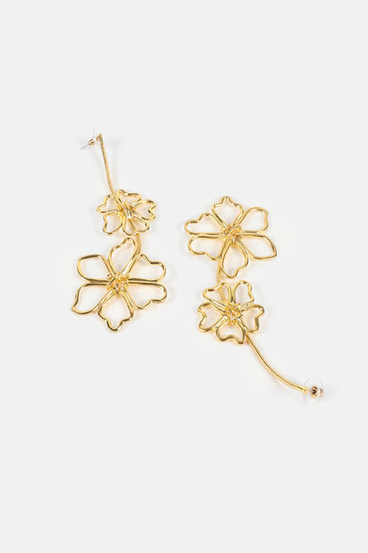 Pendientes largos de metal con diseño floral 