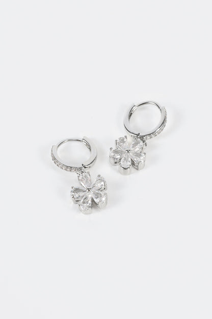 Pendientes florales con diamantes falsos 