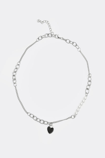 Collar con patrón de corazón de perlas sintéticas 