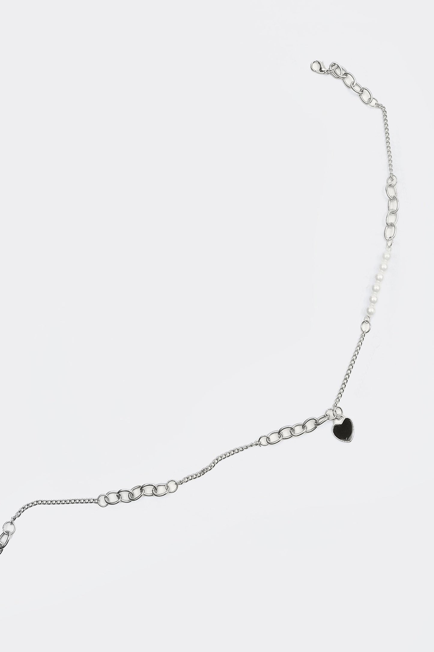 Collar con patrón de corazón de perlas sintéticas 