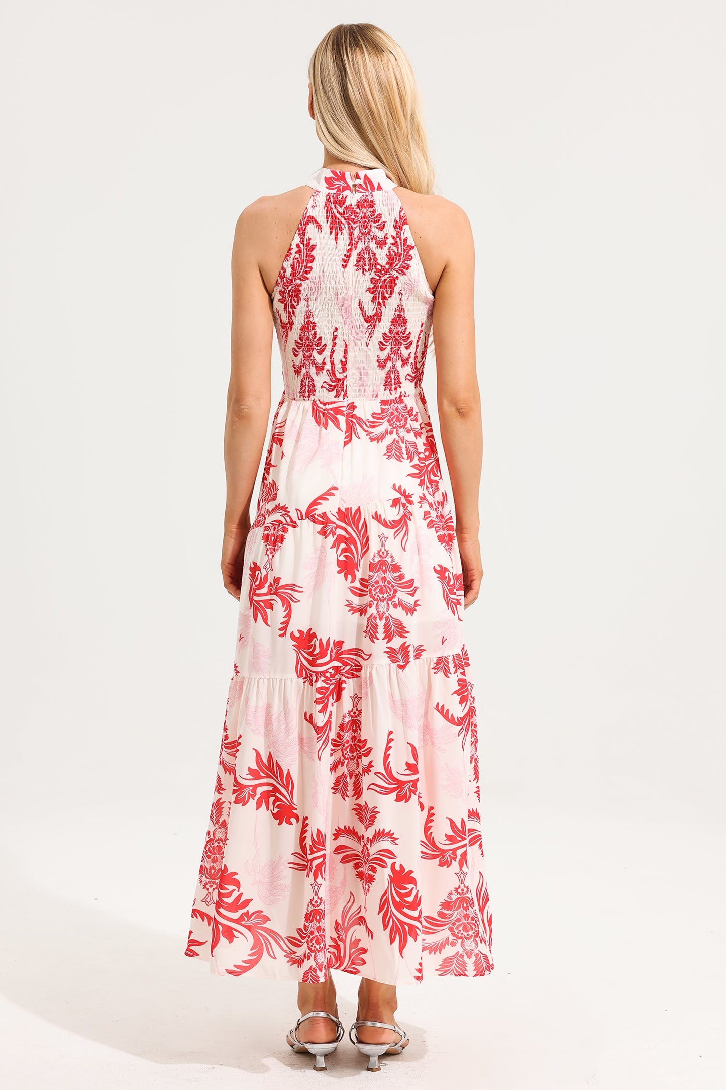 Vestido largo sin mangas con cuello alto y estampado paisley 