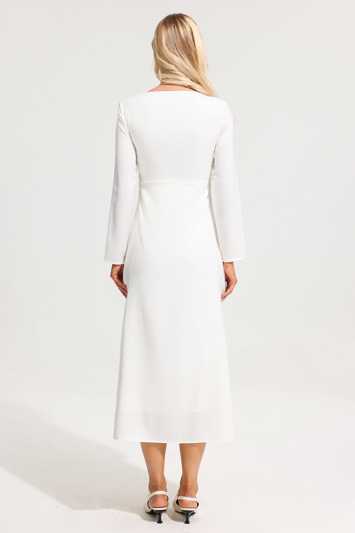 Vestido largo de satén con escote en V y manga larga 