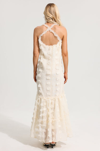 Vestido largo con cuello halter y flores en 3D con volantes 