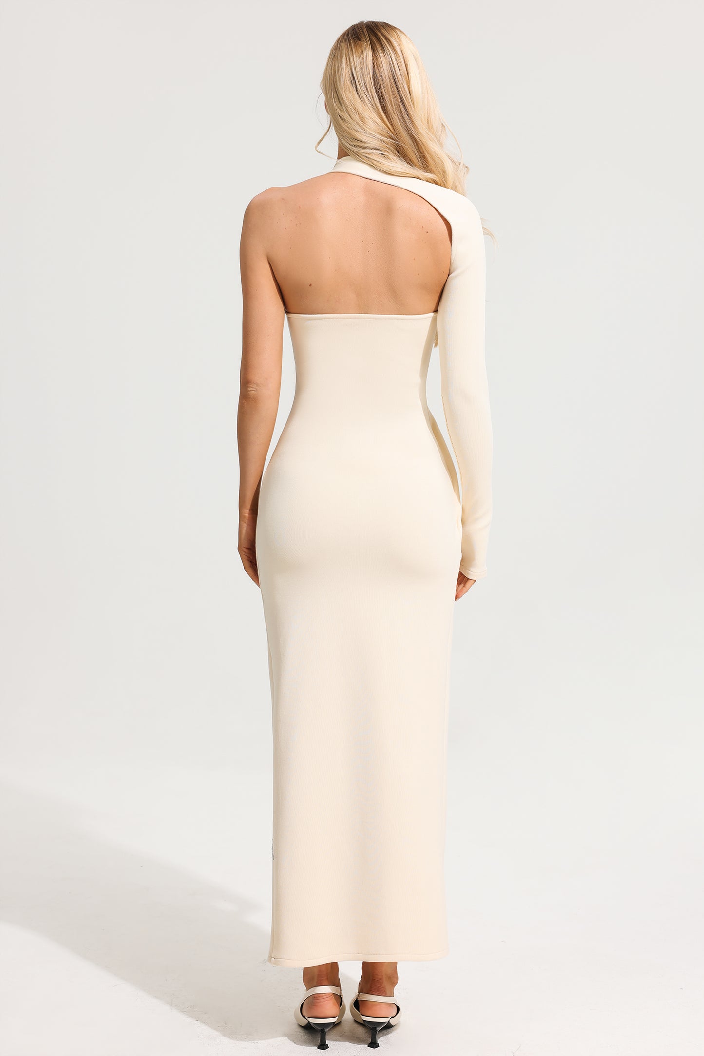 Vestido largo liso de punto con un solo hombro 