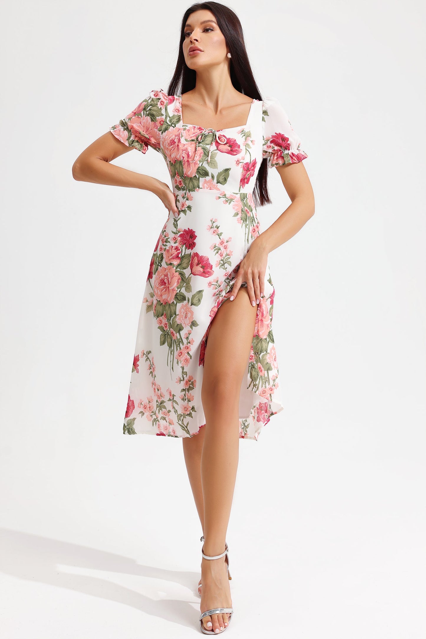 Vestido midi con abertura y cuello cuadrado, mangas abullonadas y estampado floral 