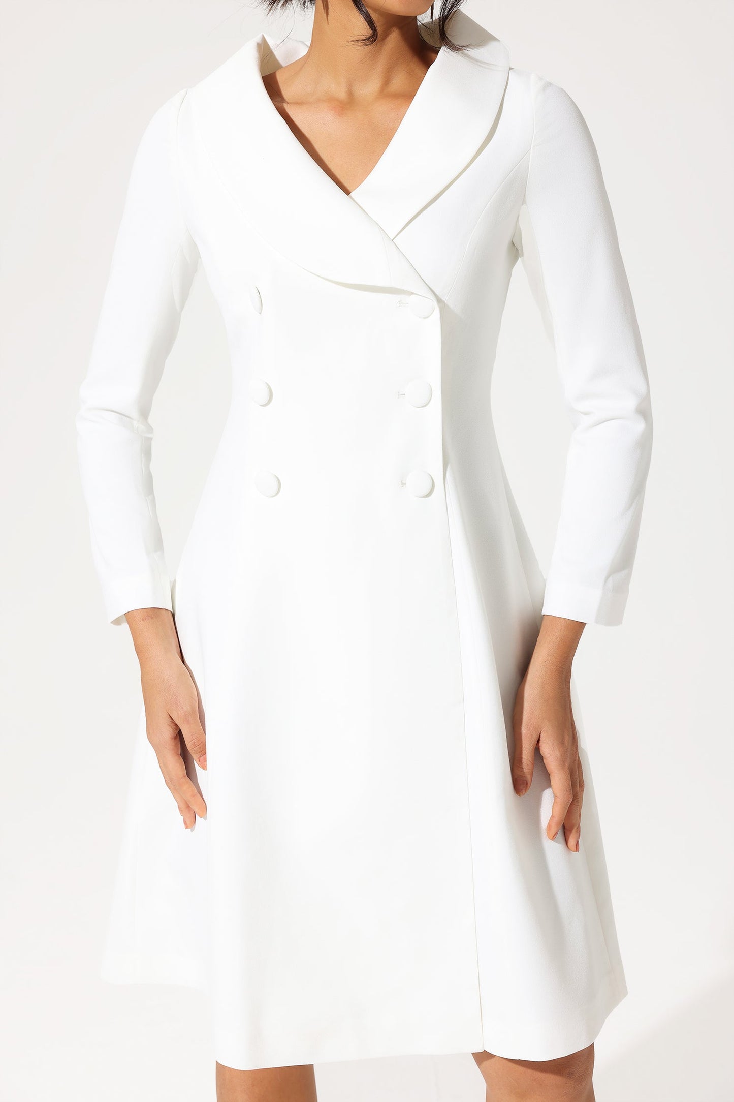 Vestido midi de manga larga con hombros descubiertos 