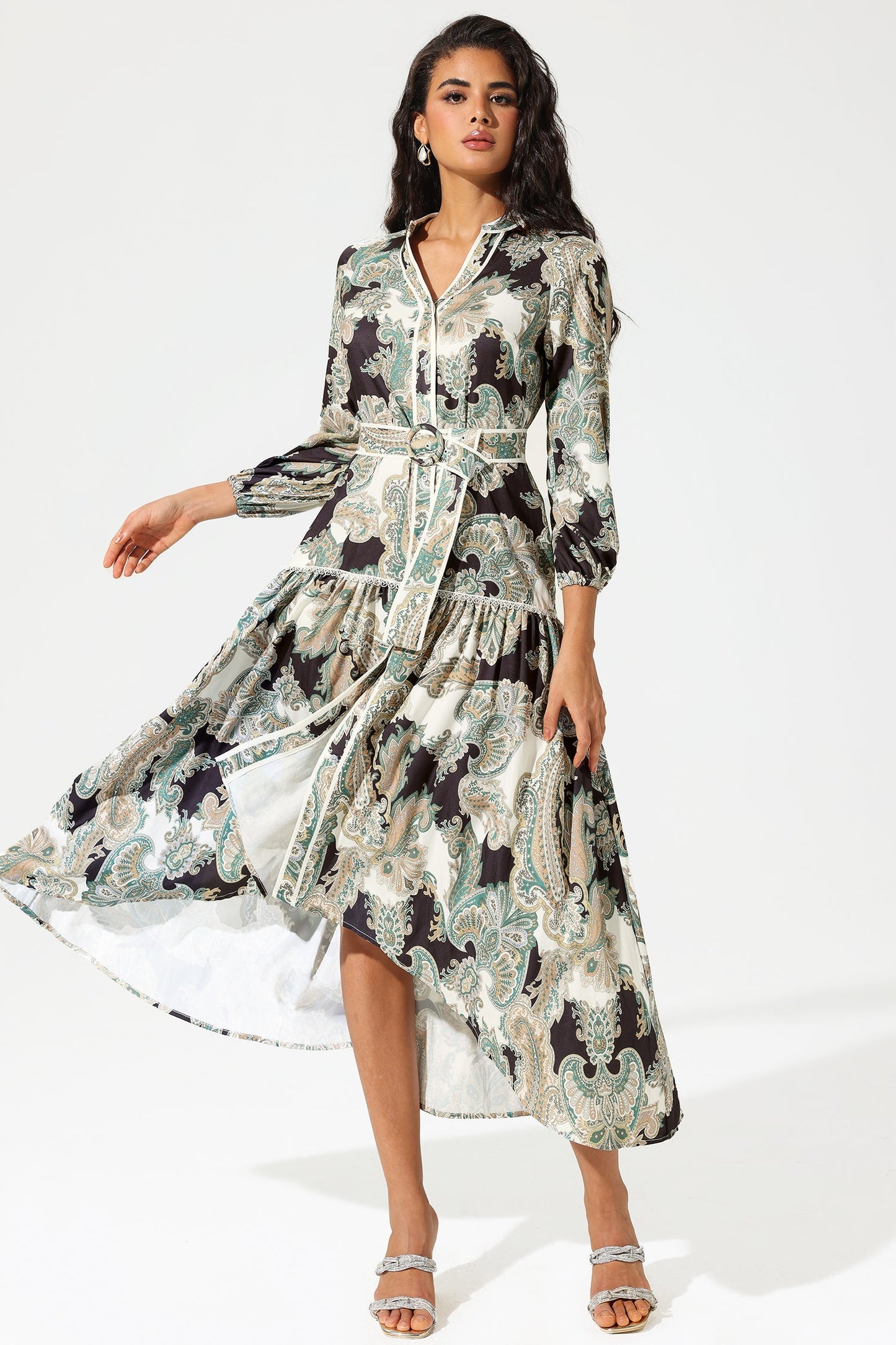 Vestido midi con cinturón, escote en V, mangas farol y estampado paisley 