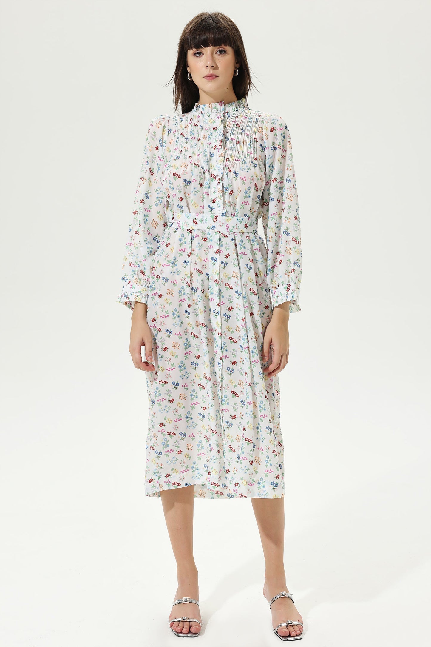 Vestido midi con encaje y manga larga con estampado floral 