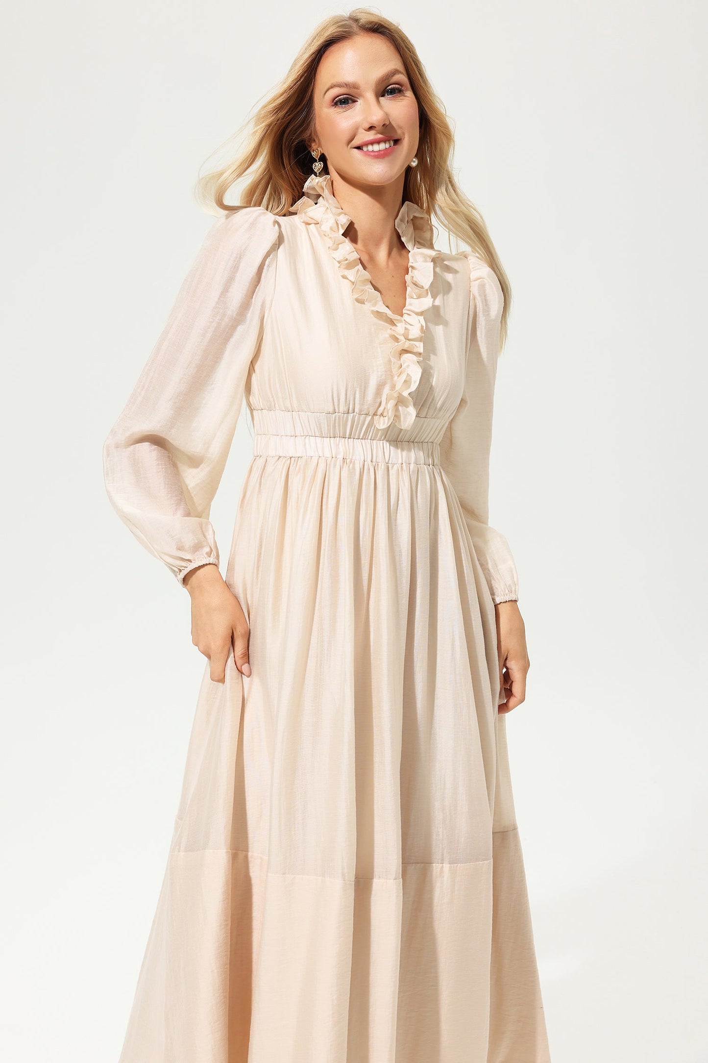 Vestido midi con volantes, cuello alto y mangas farol 