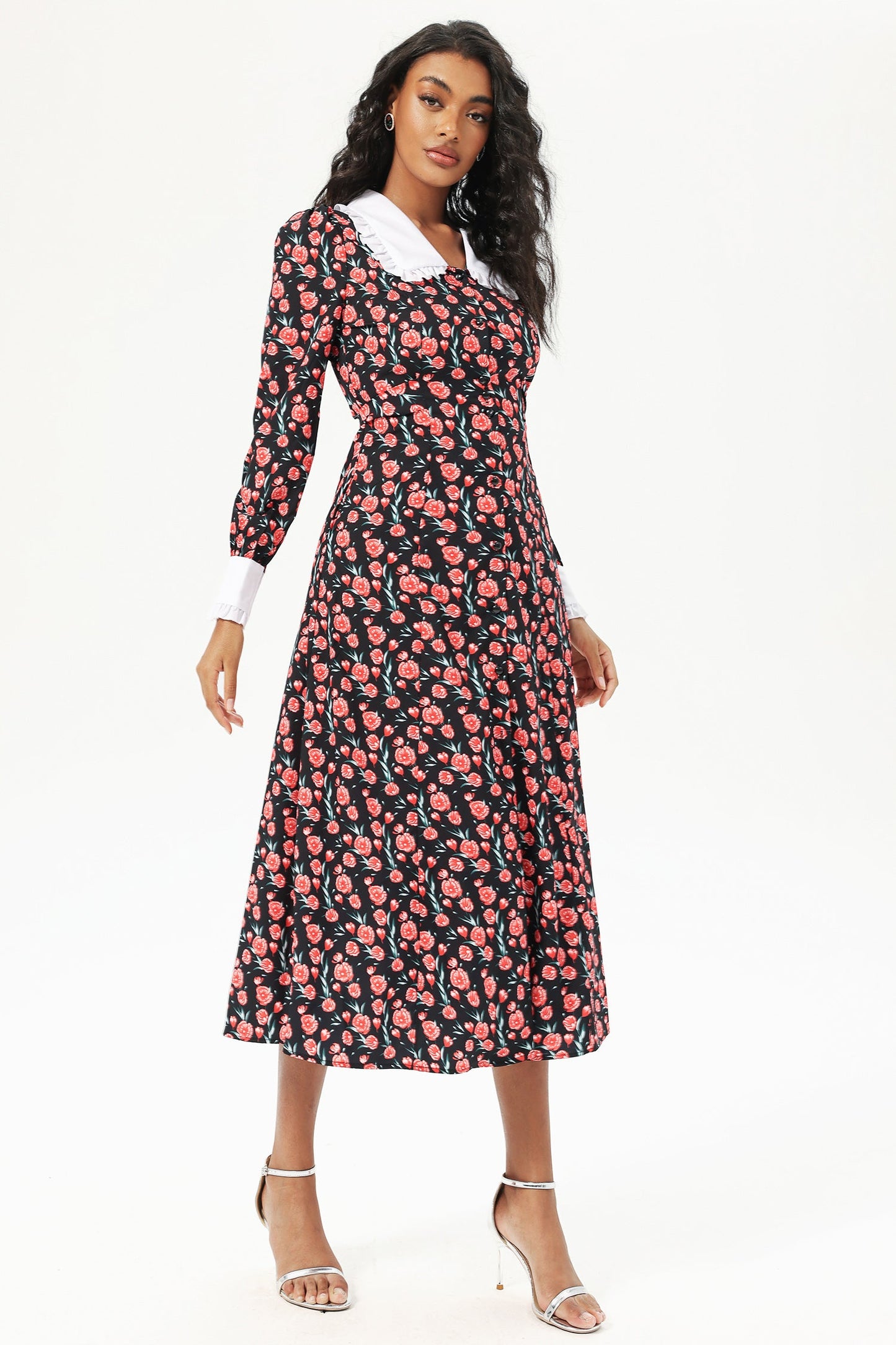 Vestido midi negro con botones y cuello de muñeca y mangas largas con estampado floral 