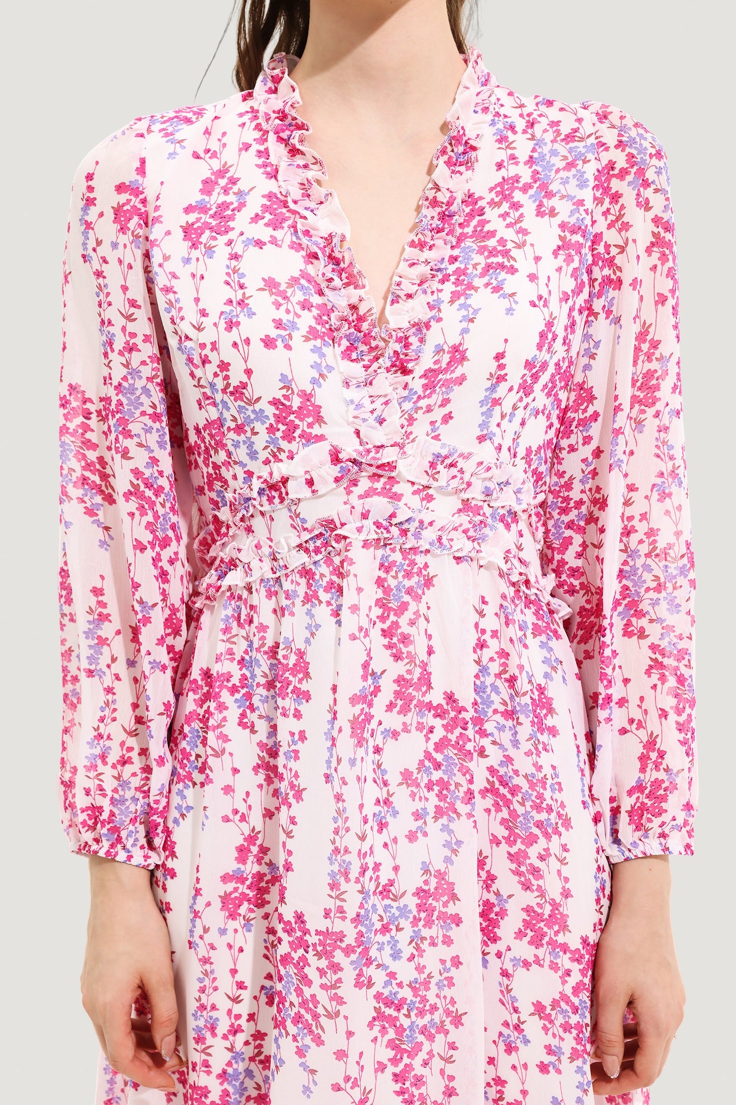 Vestido midi floral de manga larga con escote en V en rosa 