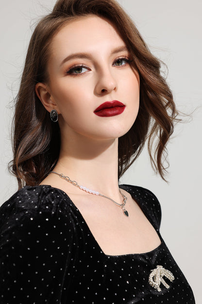 Collar con patrón de corazón de perlas sintéticas 