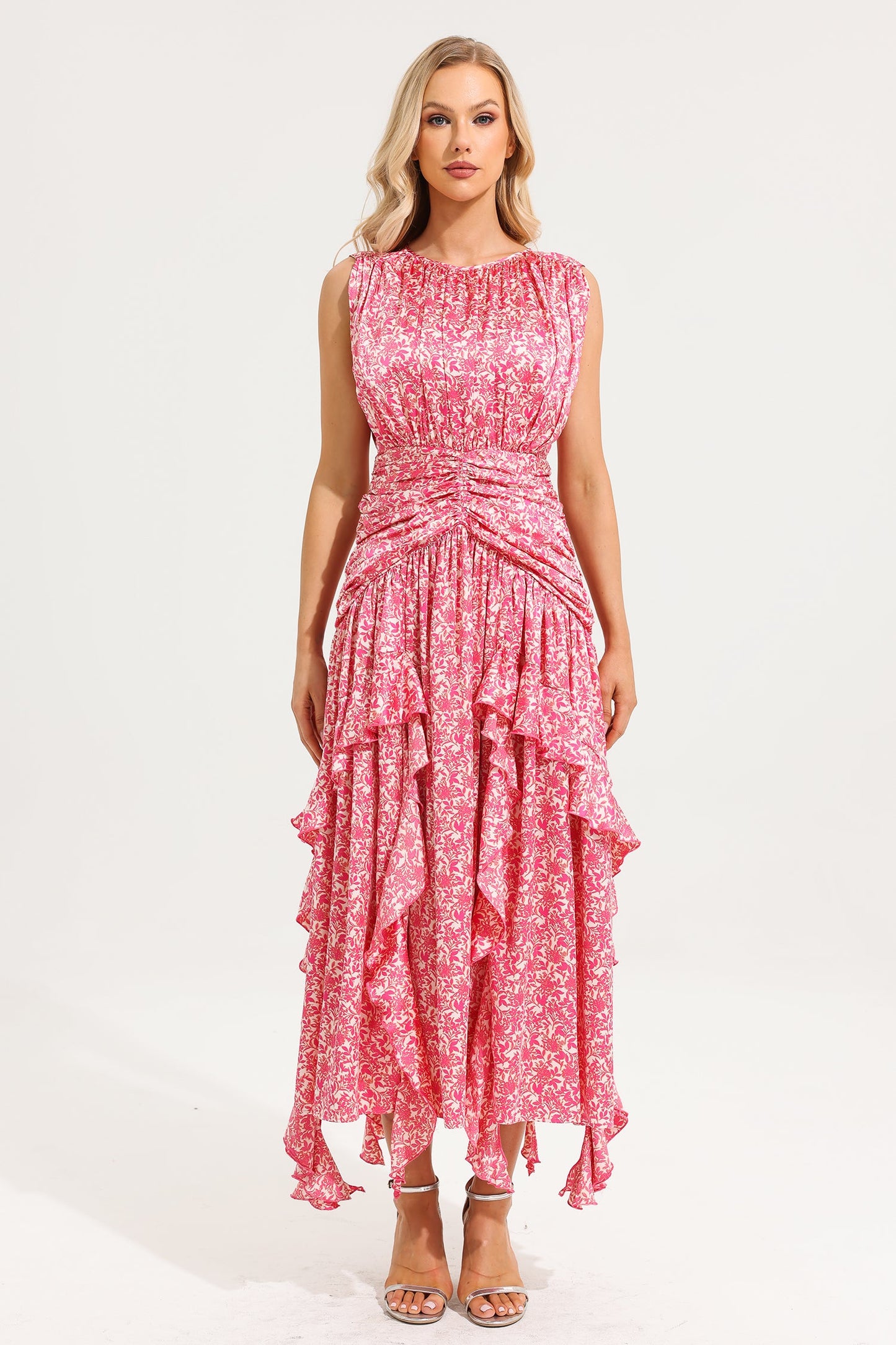 Vestido largo con volantes florales y cuello redondo 