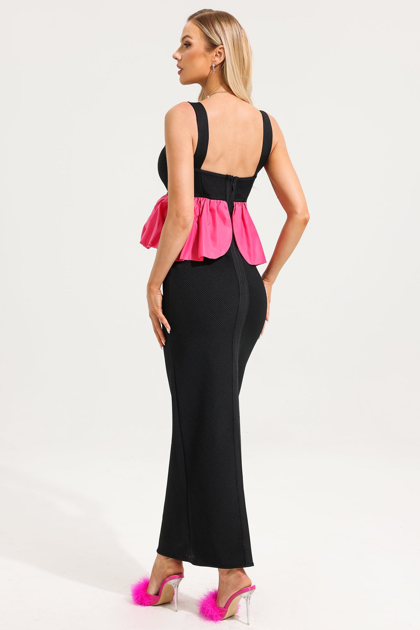 Vestido largo de punto con cuello halter y gargantilla de flores 3D 