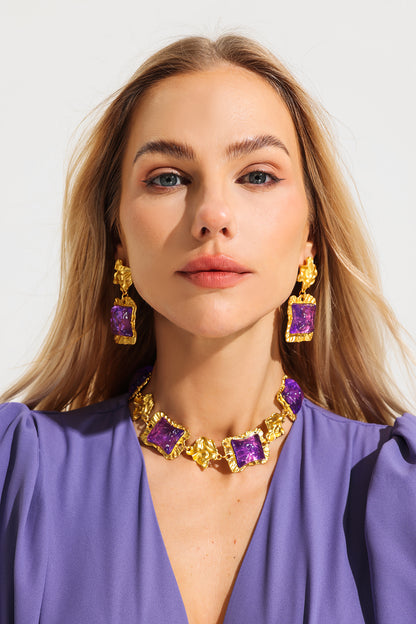 Pendientes y collar de acrílico morado cuadrado dimensional en tono dorado