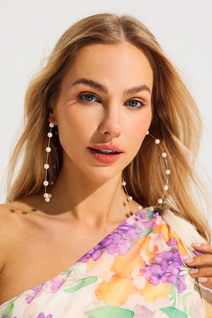 Pendientes circulares grandes de perlas sintéticas 