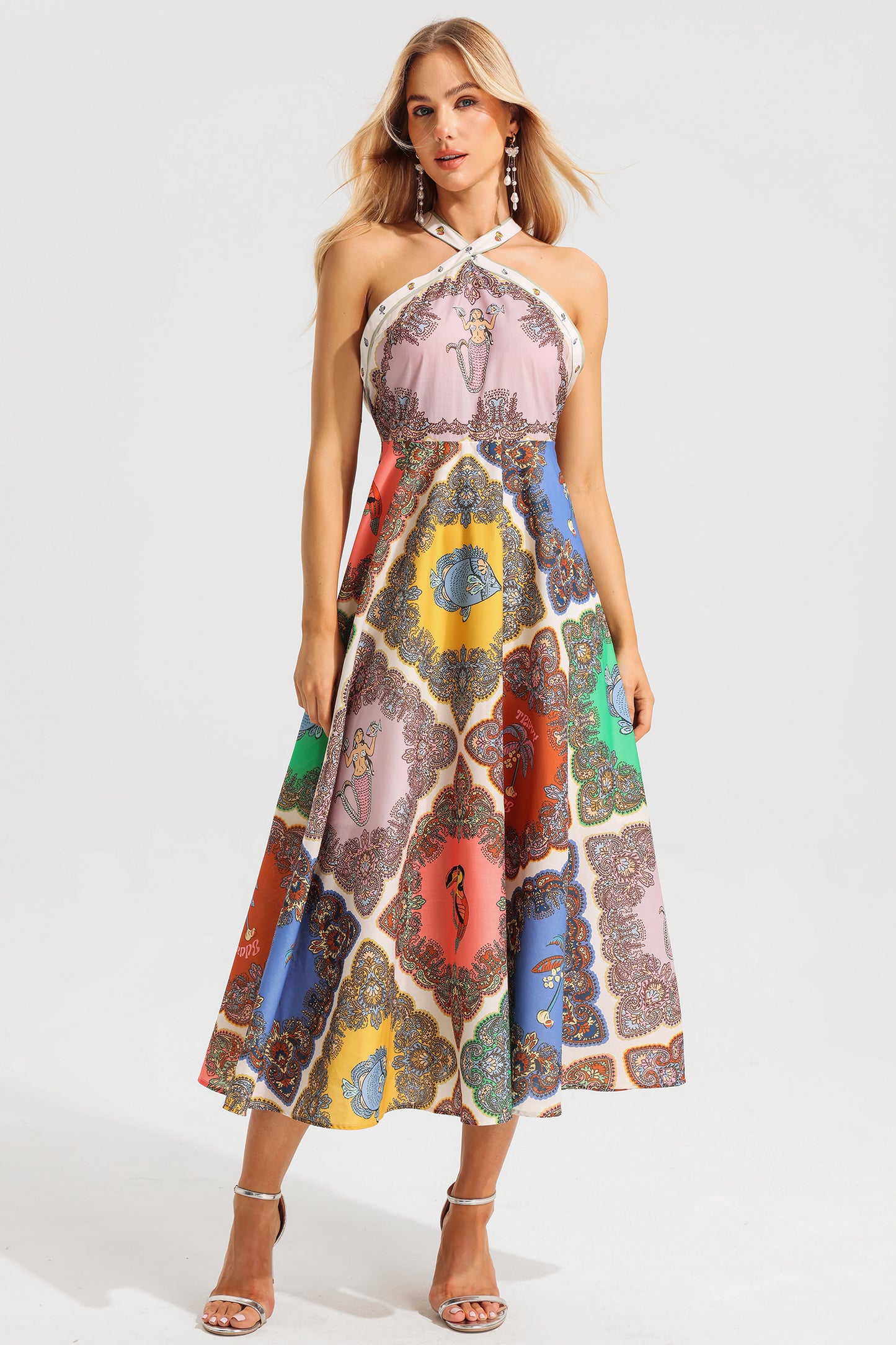 Vestido midi con cuello halter y estampado paisley 