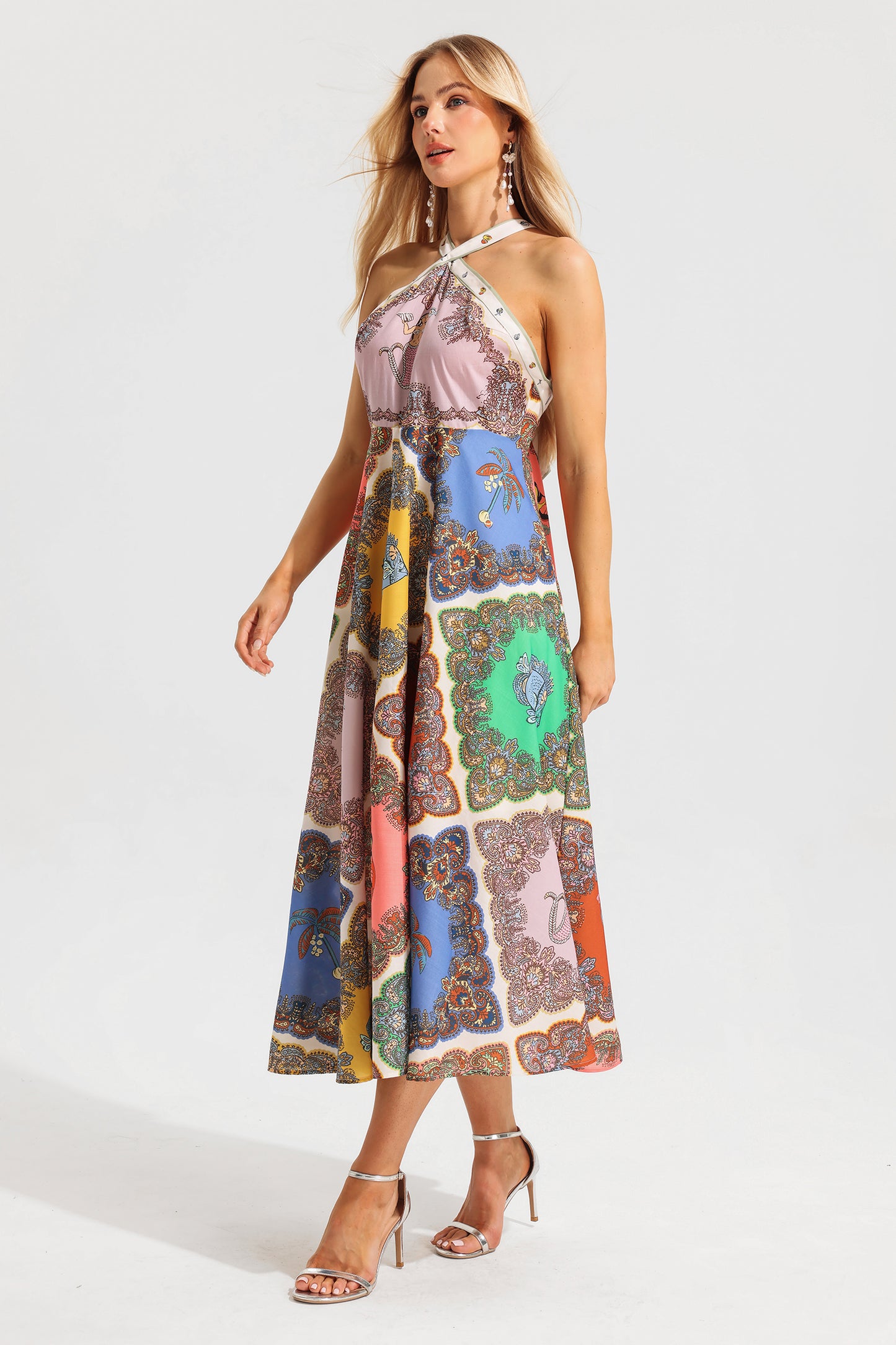 Vestido midi con cuello halter y estampado paisley 