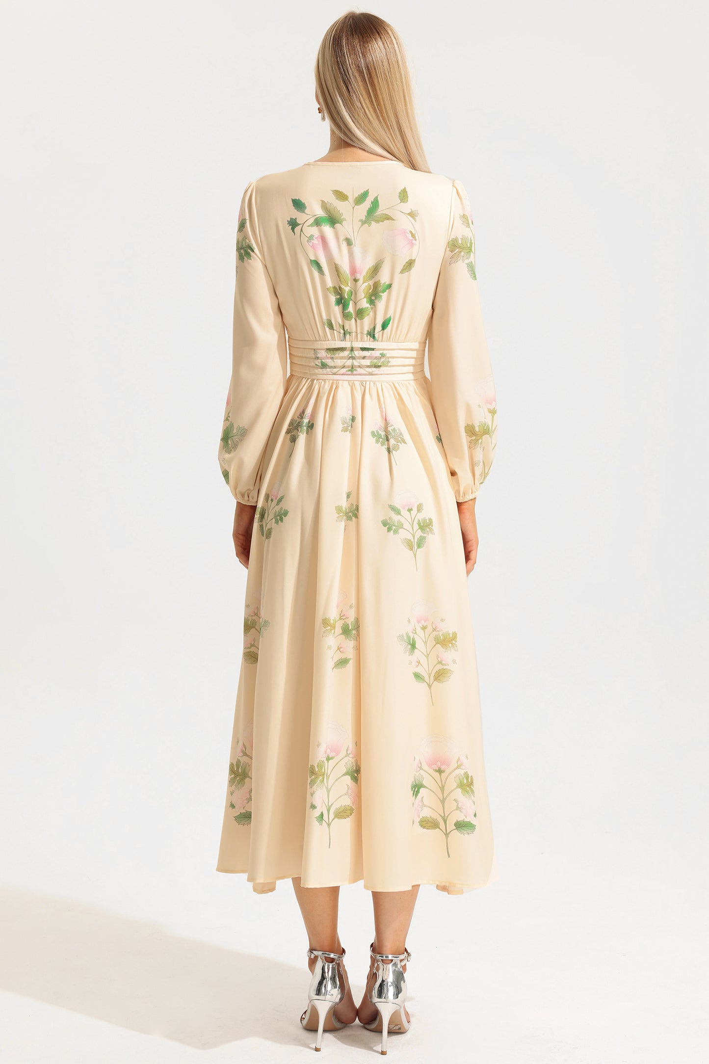 Vestido largo floral de manga larga y cuello redondo