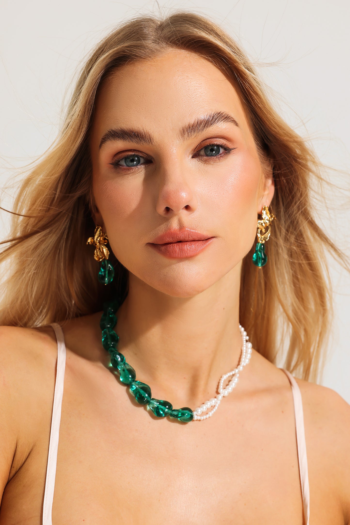 Collar y aretes de acrílico verde dimensional 