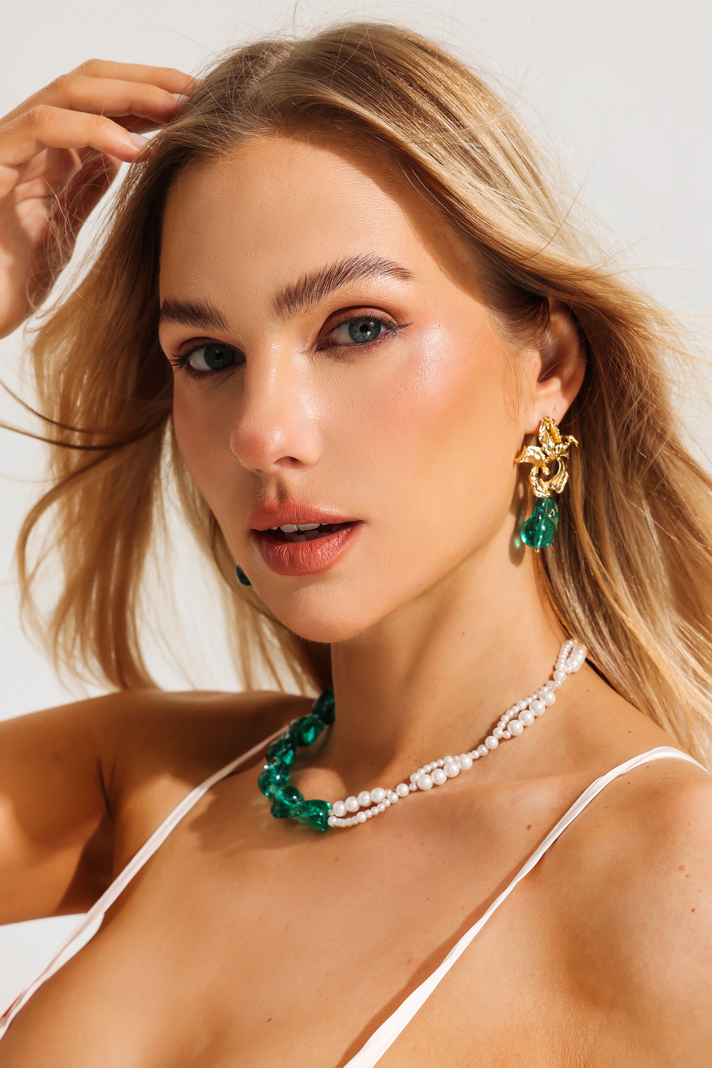 Collar y aretes de acrílico verde dimensional 